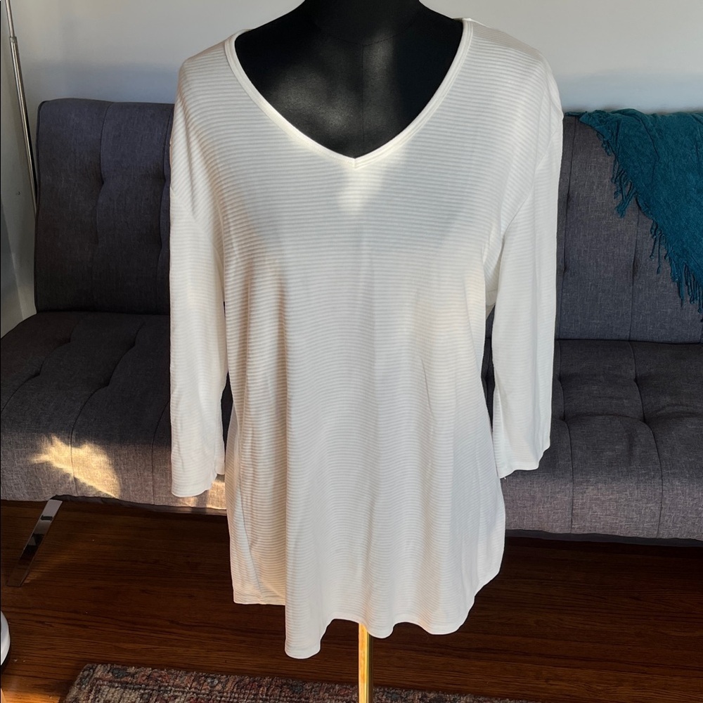Women's White Tencel blend  Seg'ments  V-Neck Top size XL